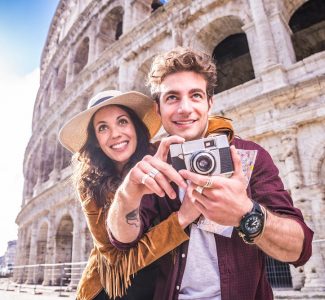 Foto Turisti stranieri in Italia: la condivisione del viaggio sui social network