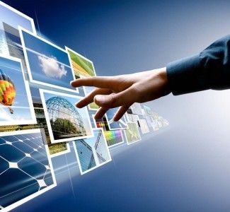 Foto Turisti e tecnologia: 3 cose in-dispensabili da considerare