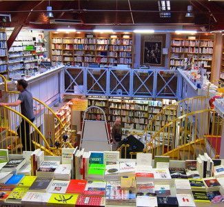 Foto Le 2 facce del turismo letterario. Anzi, 3